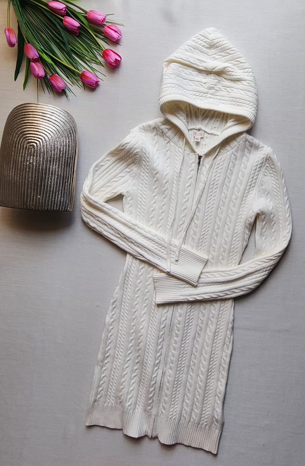Vestido blanco con Capucha